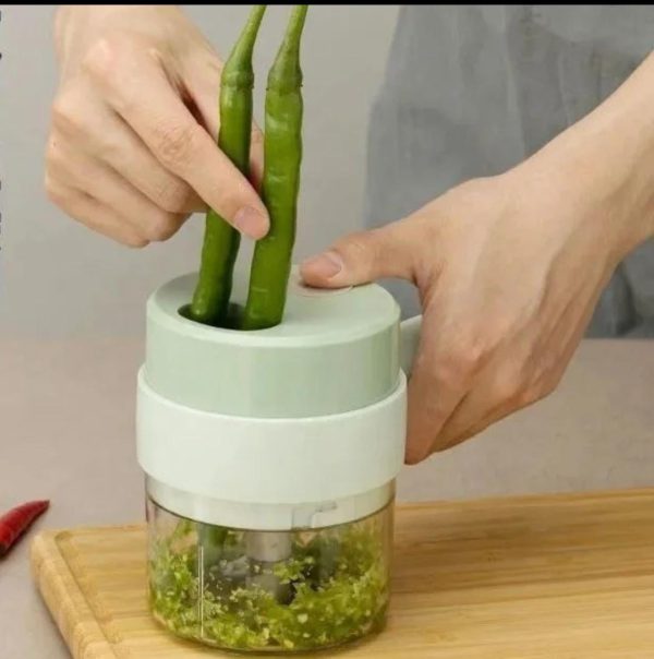 Wireless mini food processor for chopping garlic onion chili and ginger